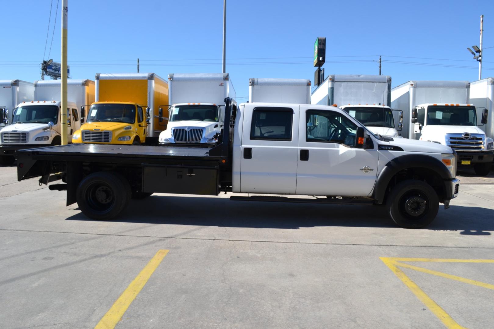 2013 WHITE Ford F550 with an POWERSTROKE 6.7L DIESEL engine, AUTOMATIC transmission, located at 9172 North Fwy, Houston, TX, 77037, (713) 910-6868, 29.887470, -95.411903 - CREW CAB, 11FT FLATBED, BUMPER PULL HITCH, 19,000LB GVWR , 4X4, POWER WINDOWS , LOCKS & MIRRORS, CRUISE CONTROL, COLD A/C - Photo#3